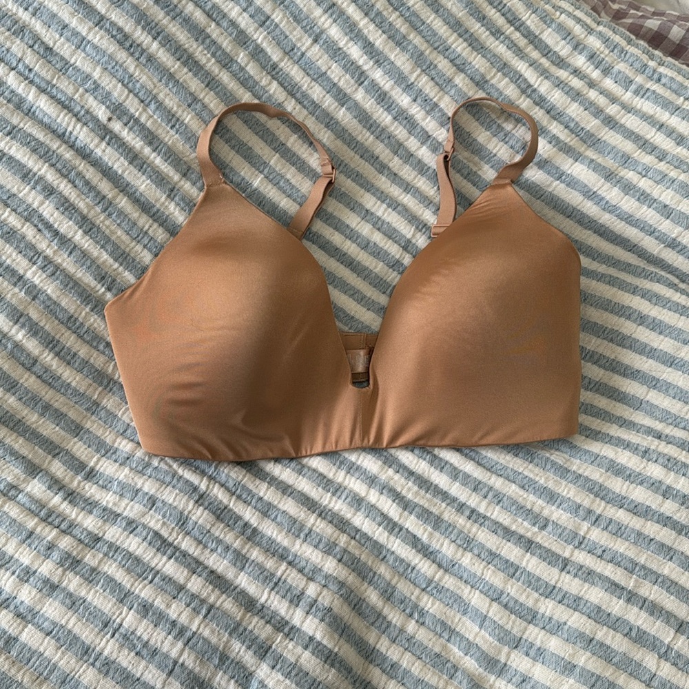 Skims wireless t-shirt demi bra